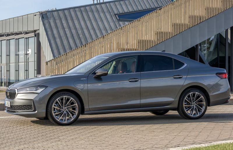 Skoda Superb Hatch Now Available as a Plug-In Hybrid (PHEV)