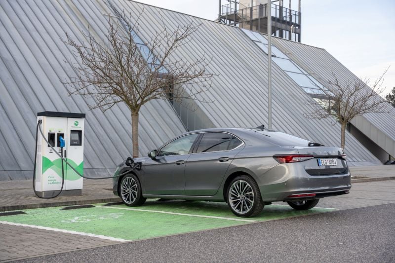 skoda-superb-phev